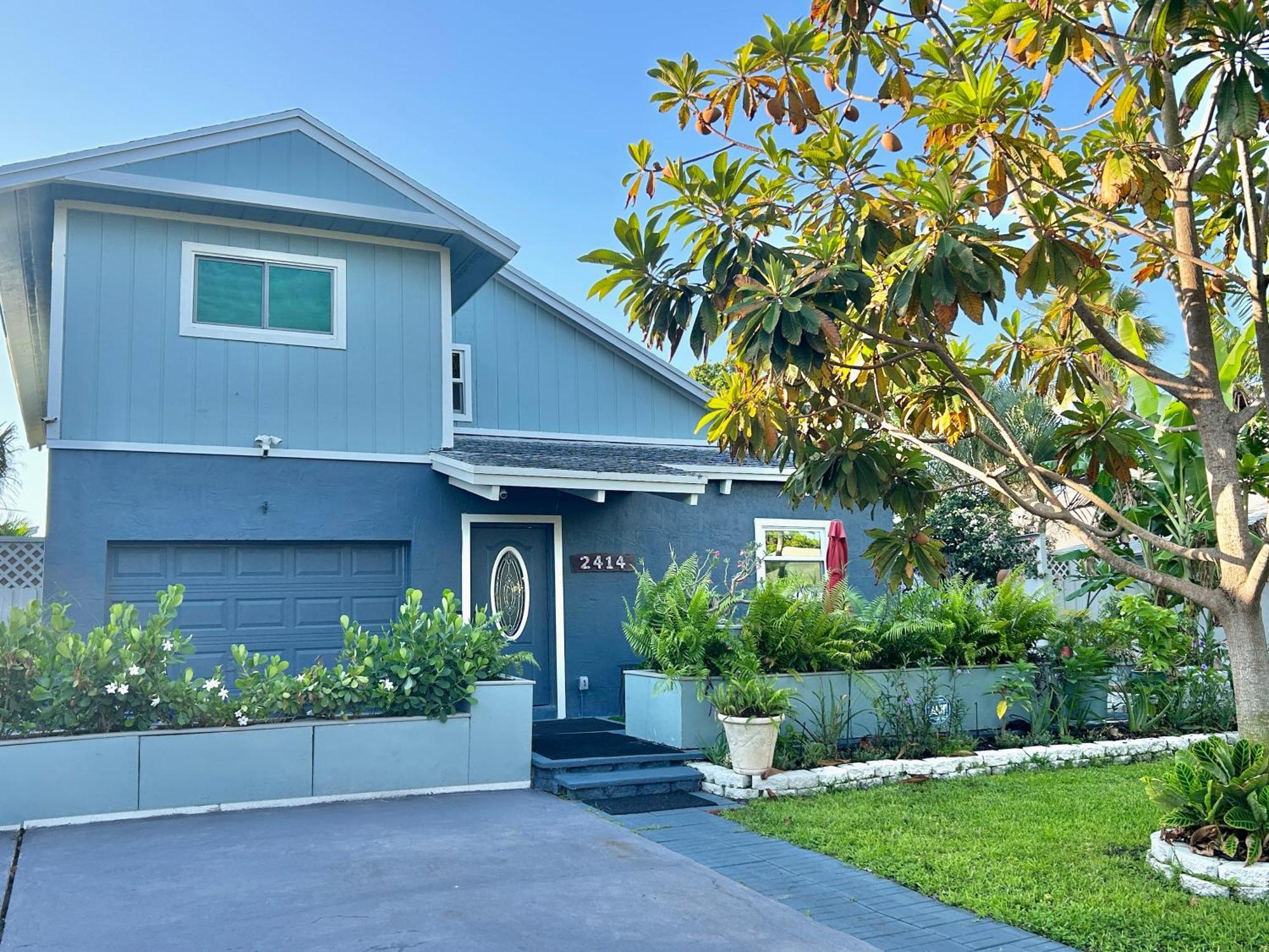 Artistic Retreat, King With Private Balcony! *