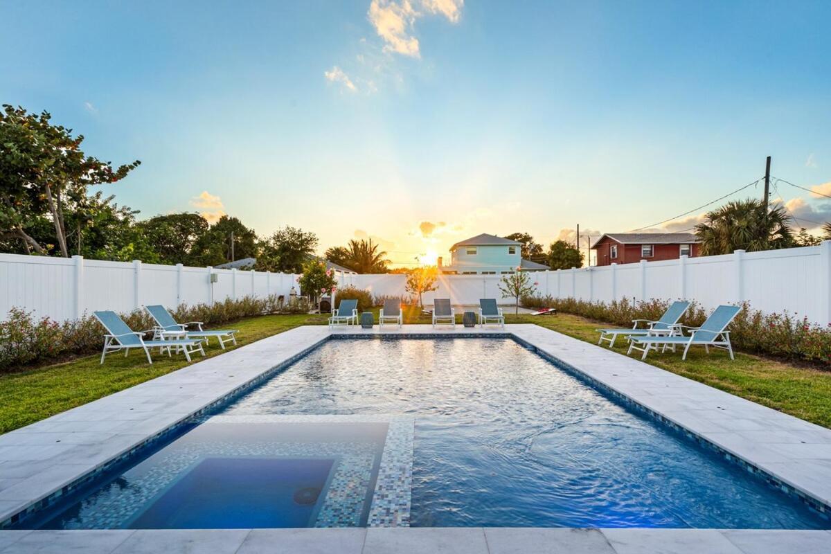 The Delray Twin Retreat 4 Bedrooms Heated Pool And Oasis