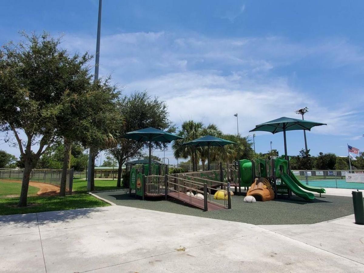 Beautiful Spacious And Luxury Delray House! Near The Beach! Holiday home Delray Beach