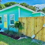 Private Tiny House For 1 Or 2 Near Downtown Delray And Beach