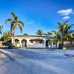 Sunny Delray Beach Home, 2 Mi To The Beach!