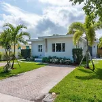 La Vida Delray #4-Lux W/Heated Pool-Best Location!