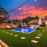Bali Inspired Home With Heated Pool, Sauna And Hot Tub! Close To Beach And Atlantic Ave