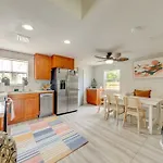 Bright Home Near Atlantic Ave And Delray Beach!