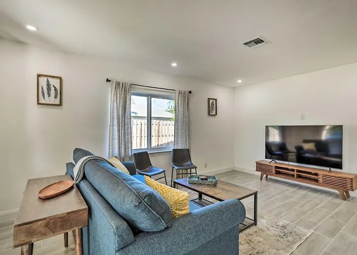 Sunny Delray Beach Home, 2 Mi To The Beach!