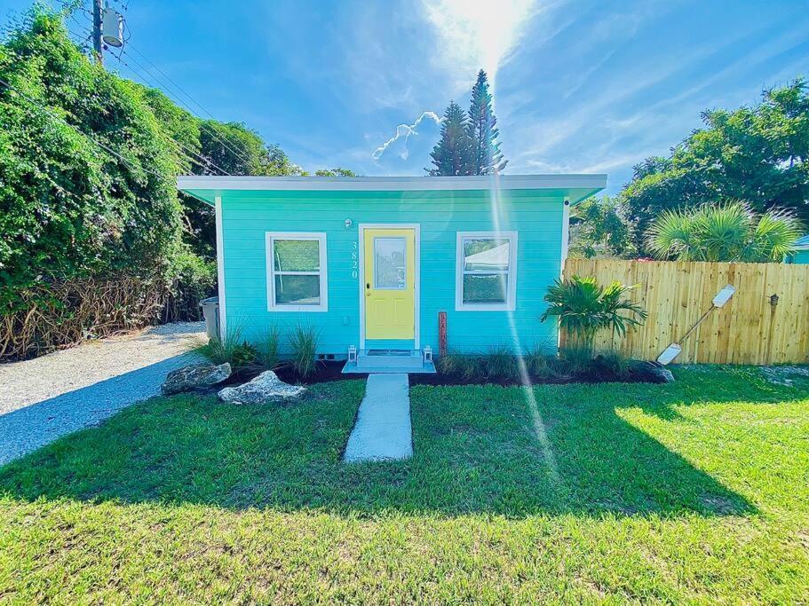 Private Tiny House For 1 Or 2 Near Downtown Delray And Beach Holiday home Delray Beach