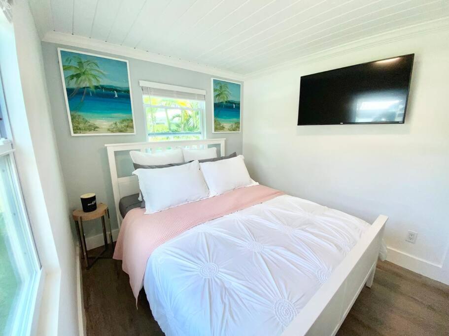 Wow Tiny -- Bch & Downtown 2mi Away Holiday home