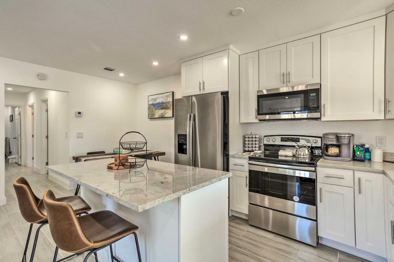 Sunny Home, 2 Mi To The Beach! Holiday home Delray Beach