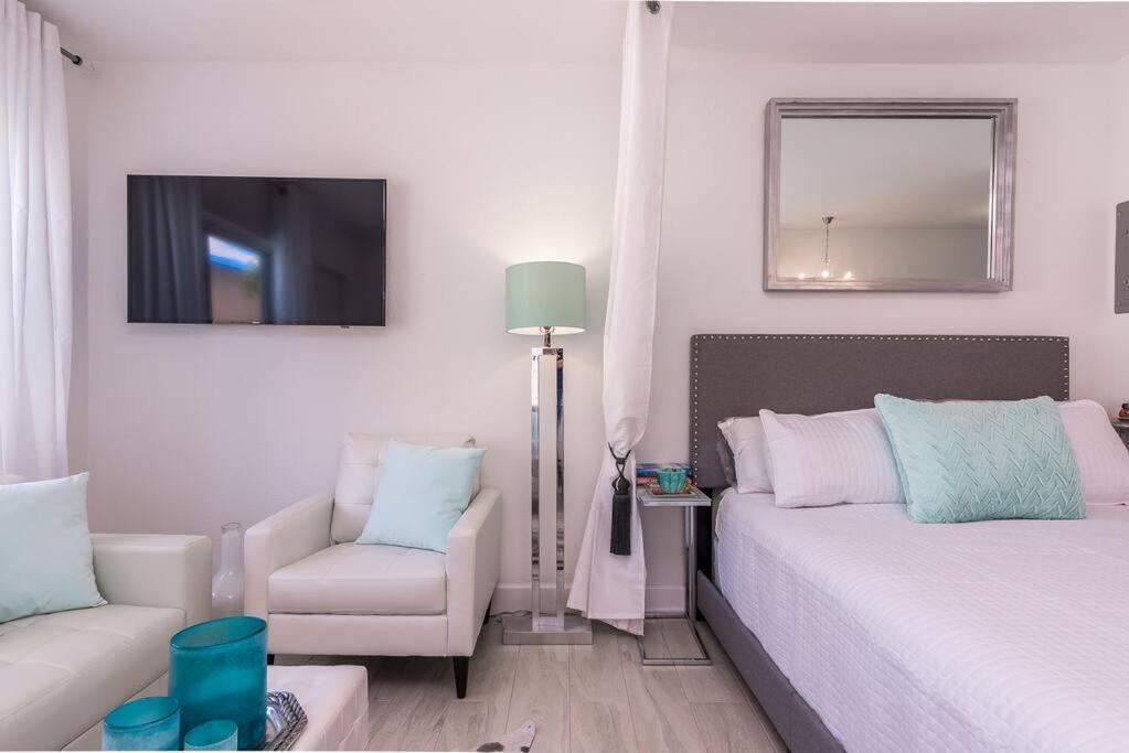 Apartment La Vida Delray #4-lux W/heated Pool-best Location! Delray Beach