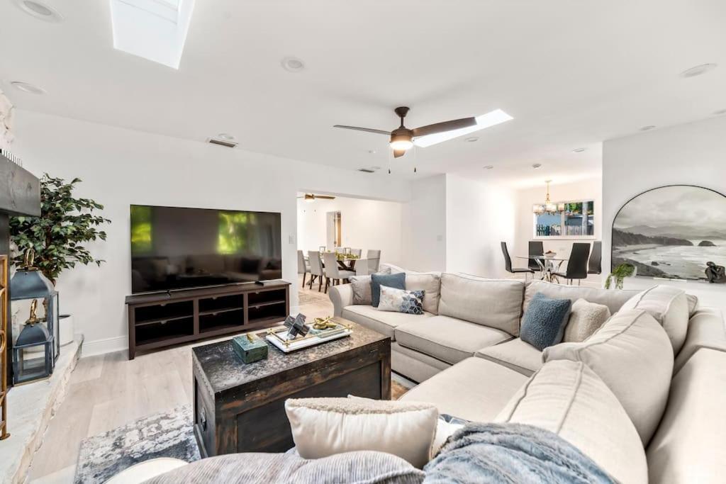 Coastal Charm + Modern Comfort Delray! Holiday home *