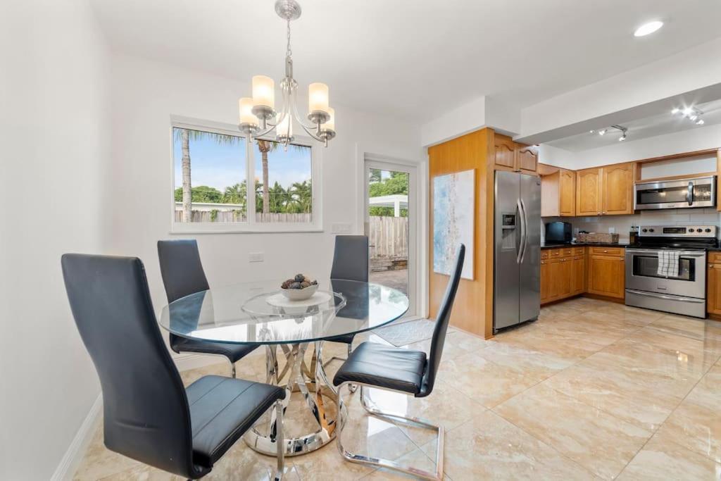 Holiday home Coastal Charm + Modern Comfort Delray!