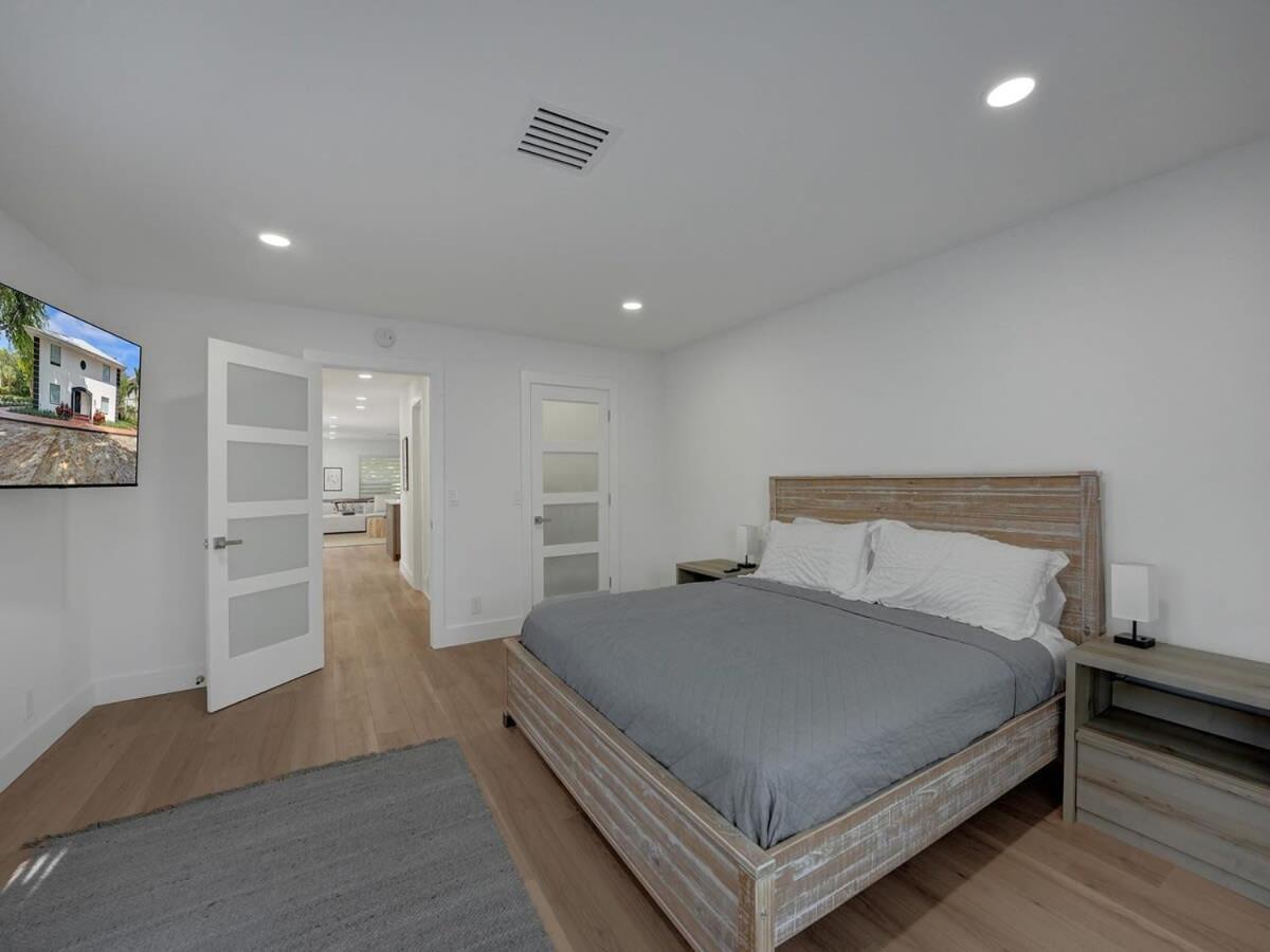 Spacious Azul