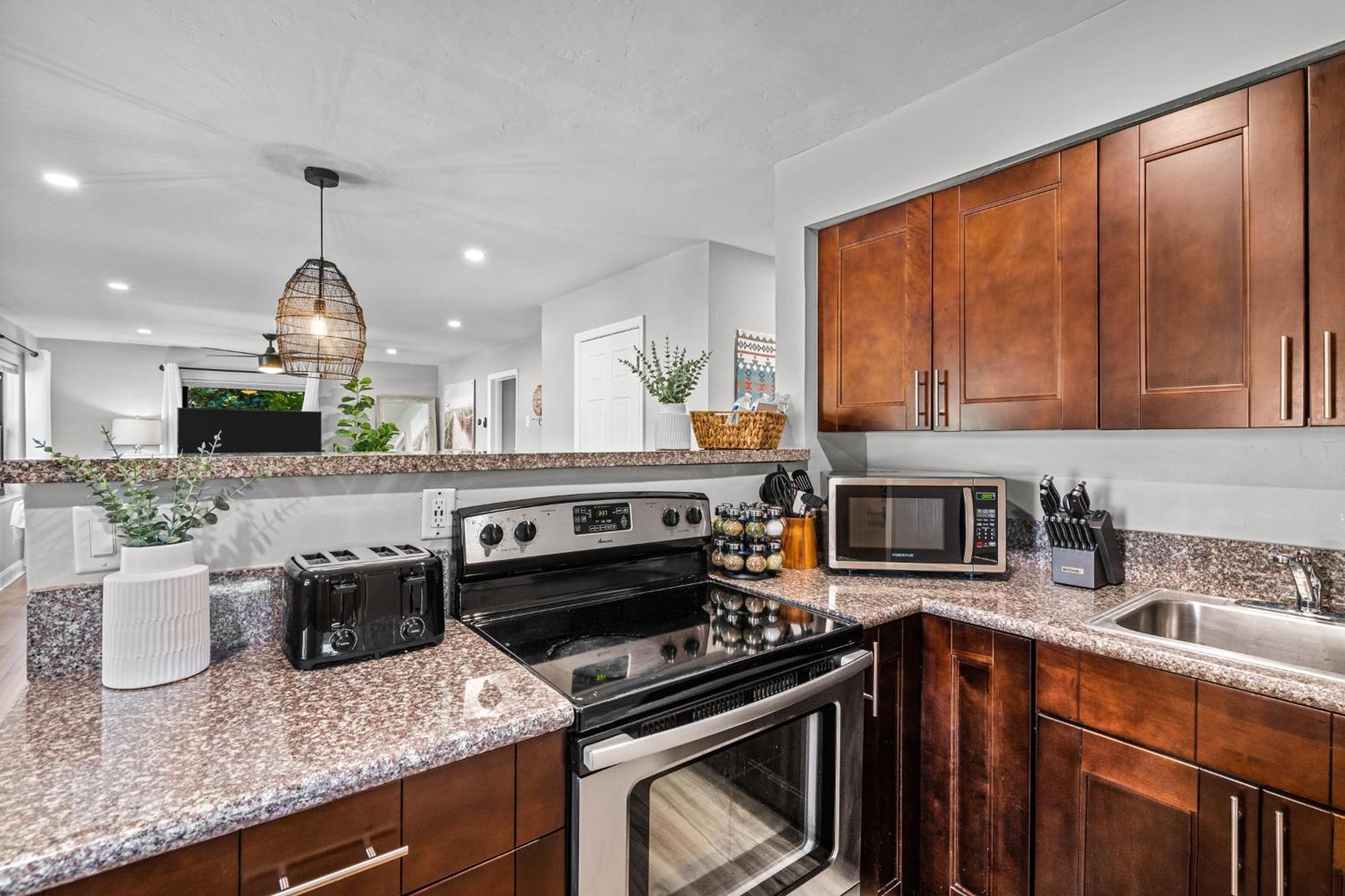 Bali Inspired With Heated Pool, Sauna And Hot Tub! Close To And Atlantic Ave Delray Beach
