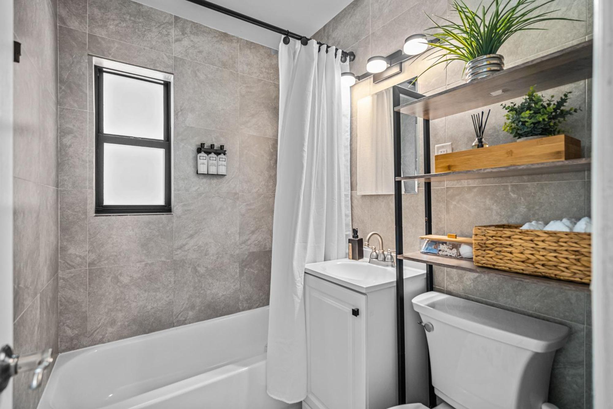 Bali Inspired With Heated Pool, Sauna And Hot Tub! Close To And Atlantic Ave Delray Beach