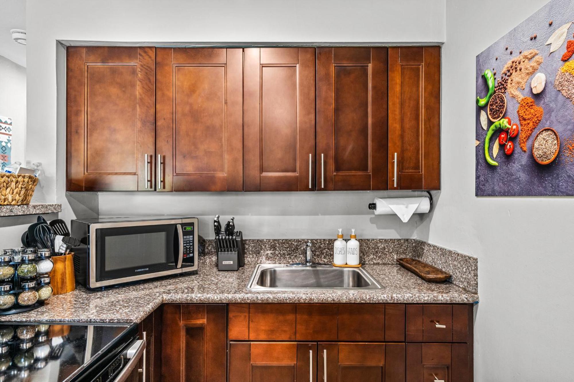 Apartment Bali Inspired With Heated Pool, Sauna And Hot Tub! Close To And Atlantic Ave