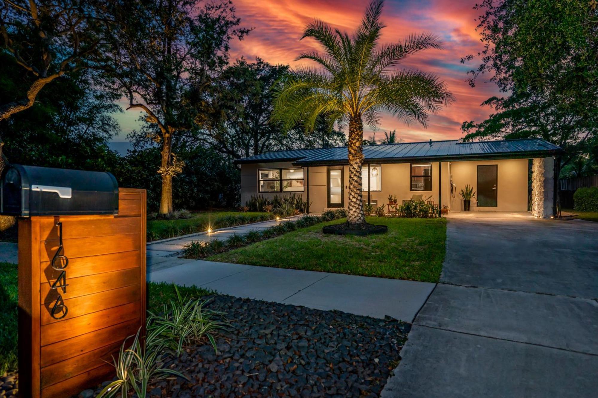Bali Inspired With Heated Pool, Sauna And Hot Tub! Close To And Atlantic Ave Delray Beach