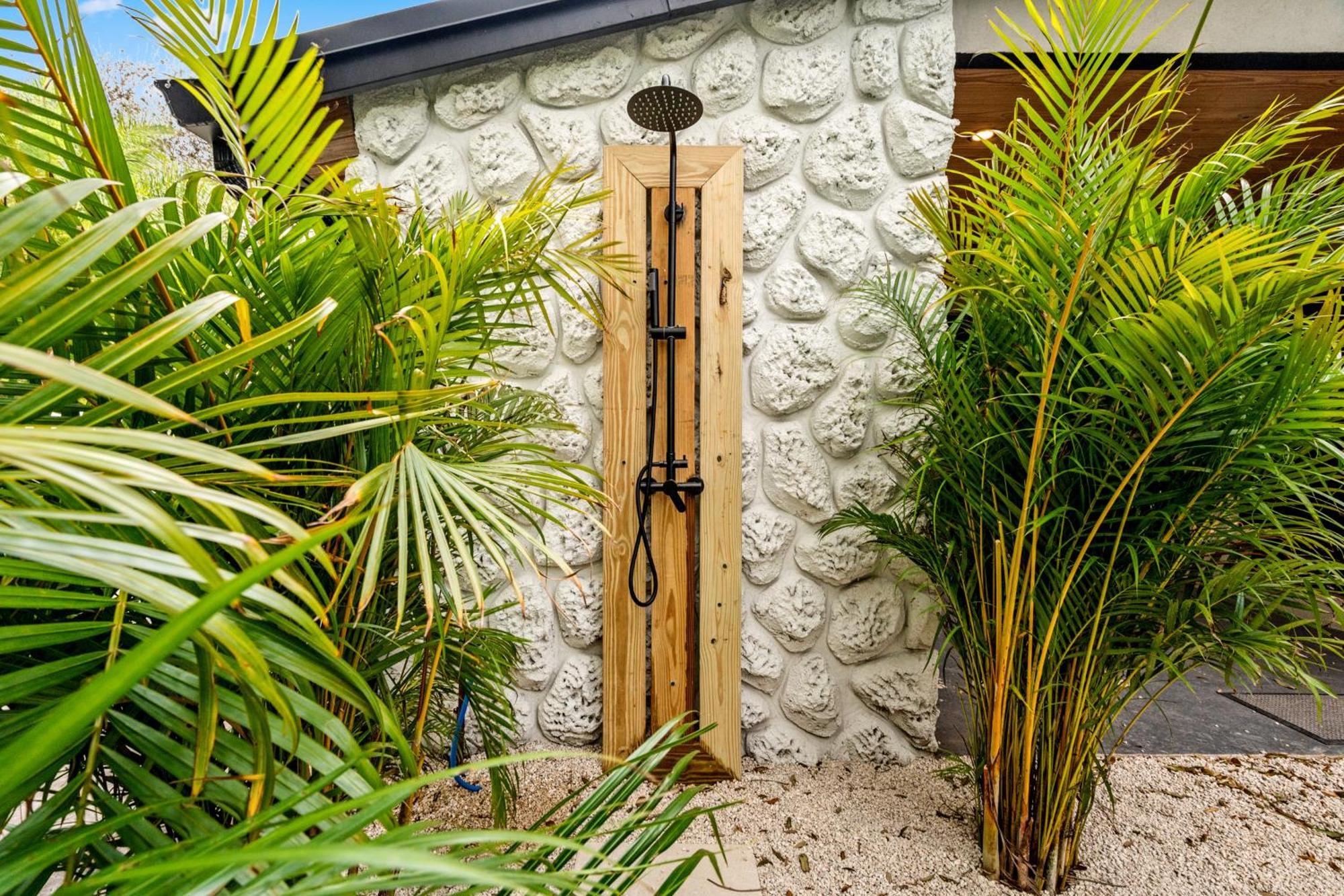 Bali Inspired With Heated Pool, Sauna And Hot Tub! Close To And Atlantic Ave Apartment *