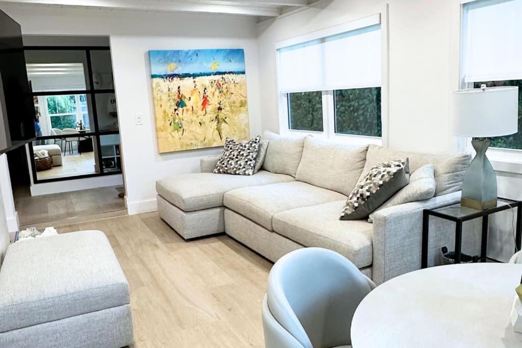 Modern House, Heated Saltwater Pool & Holiday home