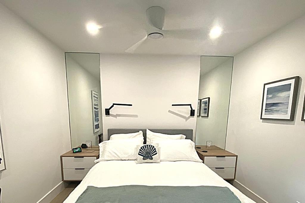 Modern House, Heated Saltwater Pool & Holiday home *