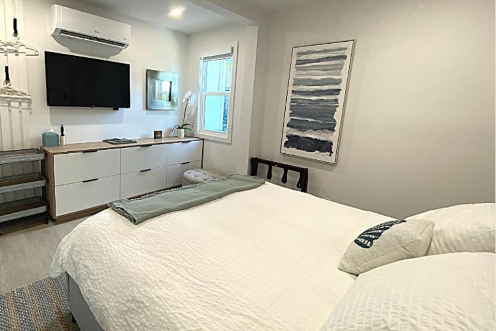 Modern House, Heated Saltwater Pool & *