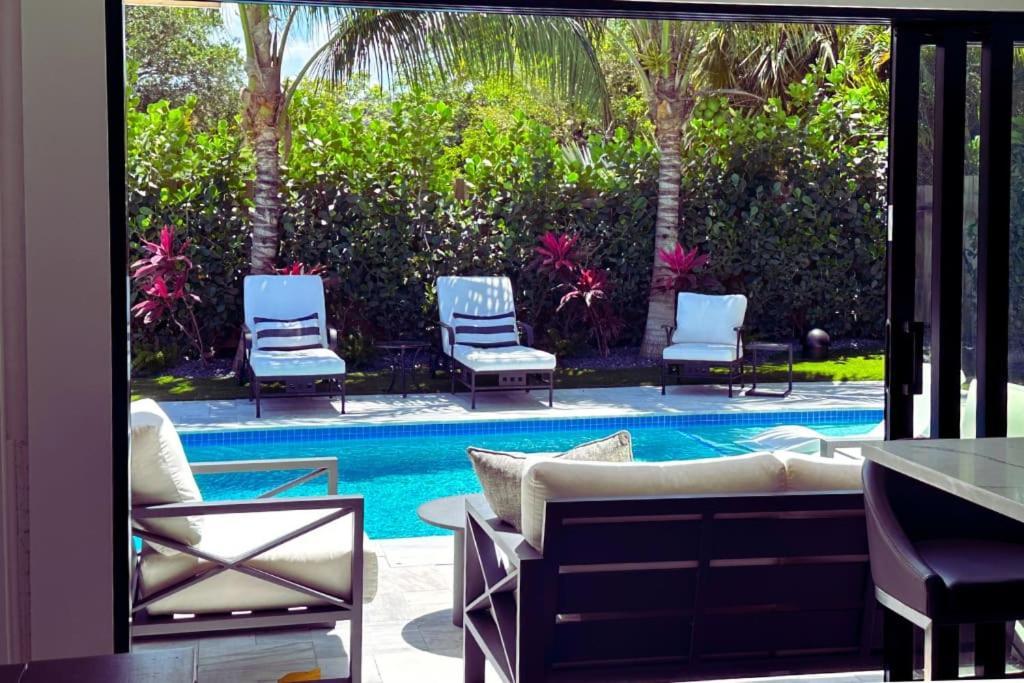 Holiday home Modern House, Heated Saltwater Pool &