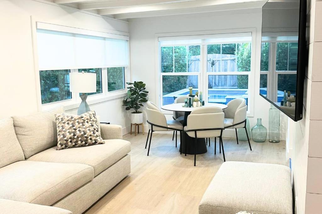 Modern House, Heated Saltwater Pool & * Delray Beach