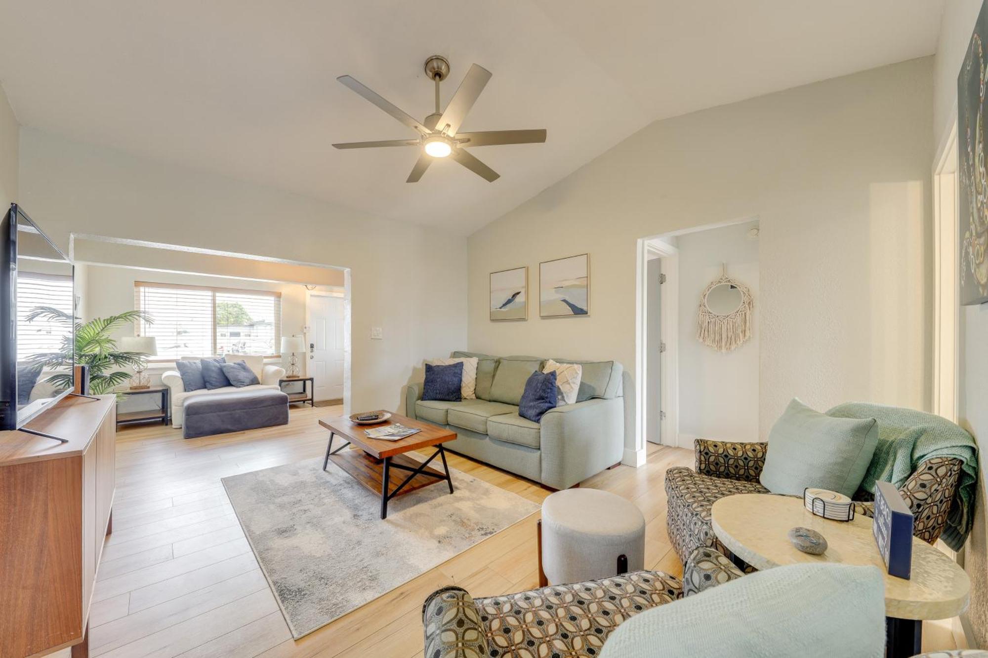 Holiday home Bright Near Atlantic Ave And Delray Beach!