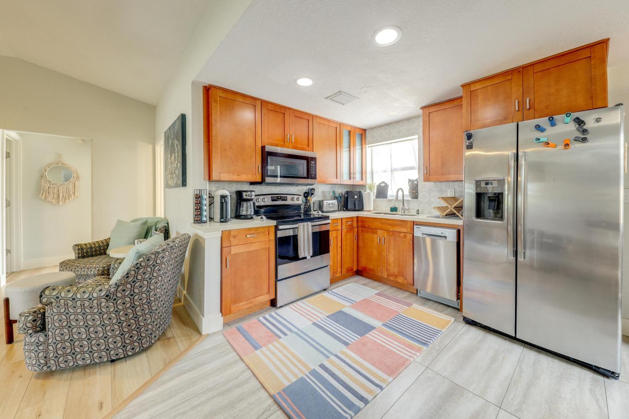 Holiday home Bright Near Atlantic Ave And Delray Beach!