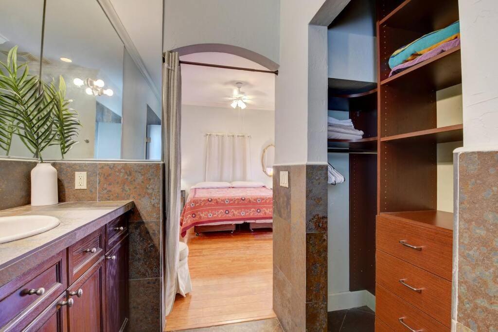 Historic Spacious Two Blocks To Atlantic Avenue Holiday home *