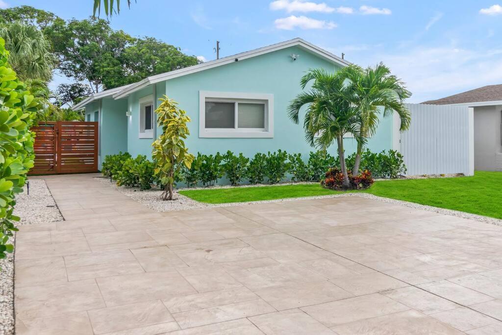 Holiday home Exclusive Oasis, Exotic Pool & Miami Inspired Art *