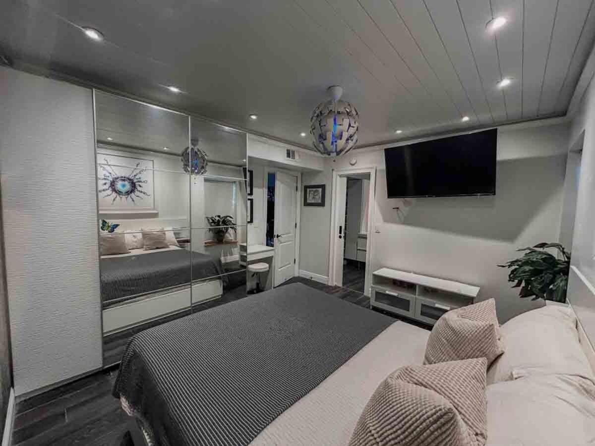 Apartment Artistic Retreat, King With Private Balcony! *