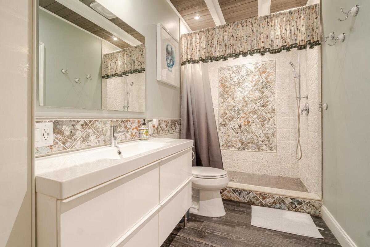 Artistic Retreat, King With Private Balcony! Apartment *