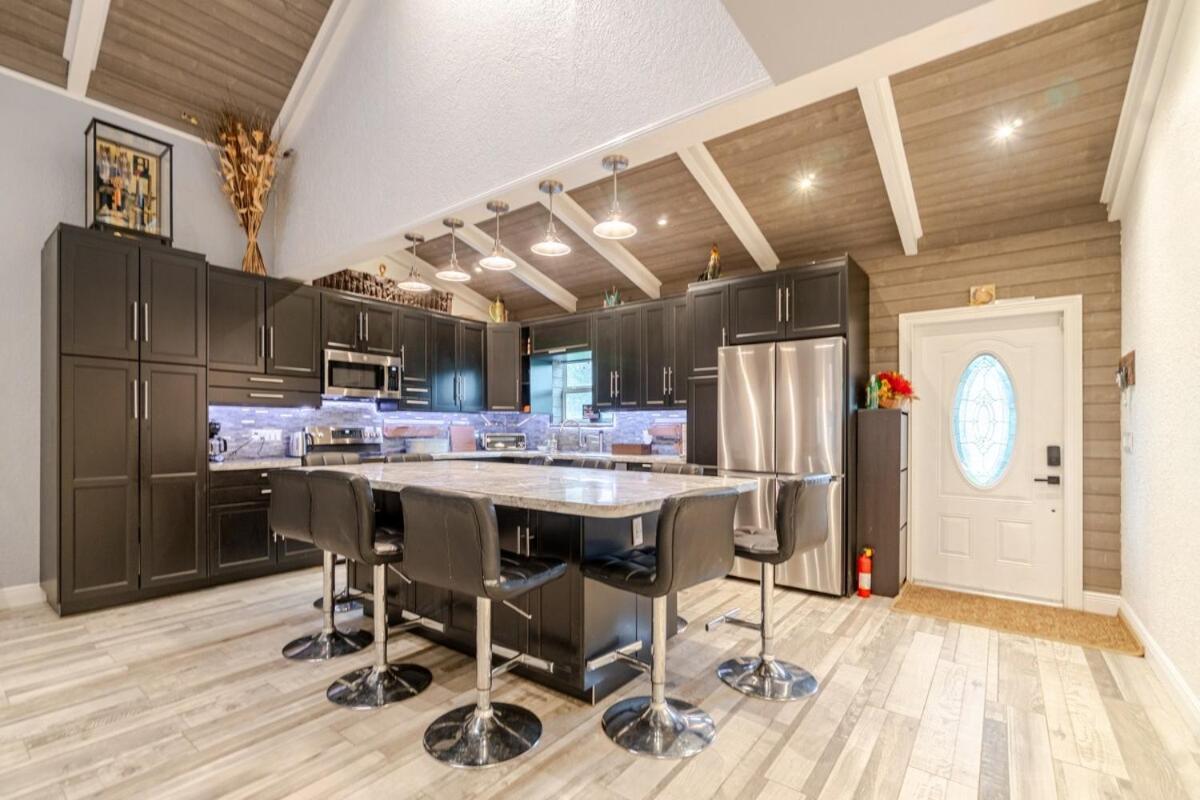 Apartment Artistic Retreat, King With Private Balcony! *