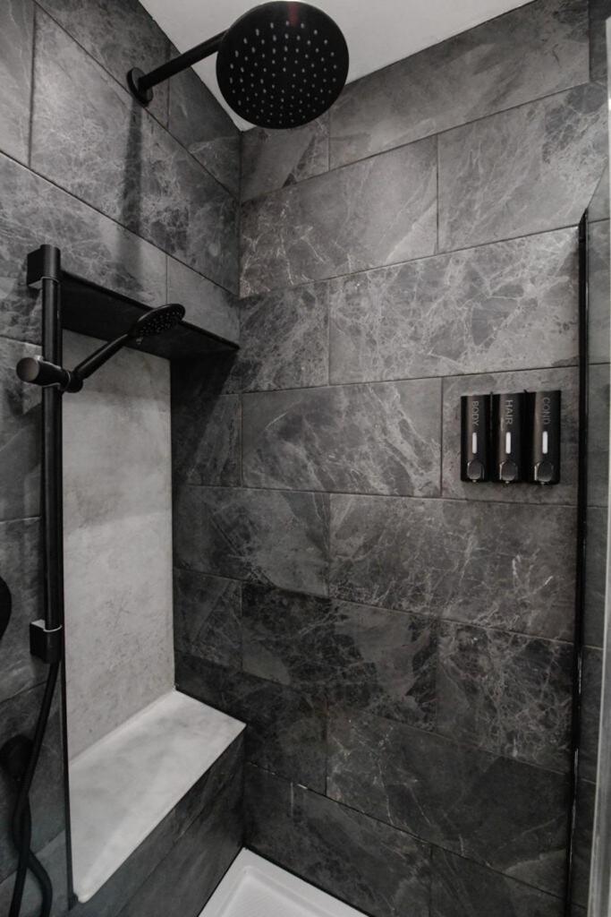 Artistic Retreat, King With Private Balcony! *