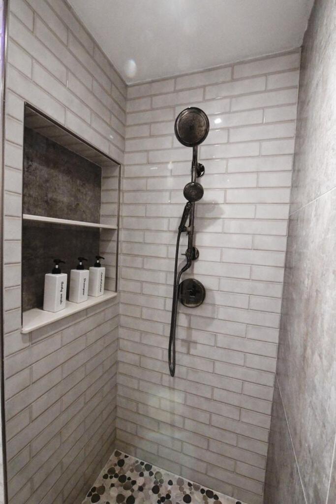 Apartment Artistic Retreat, King With Private Balcony!