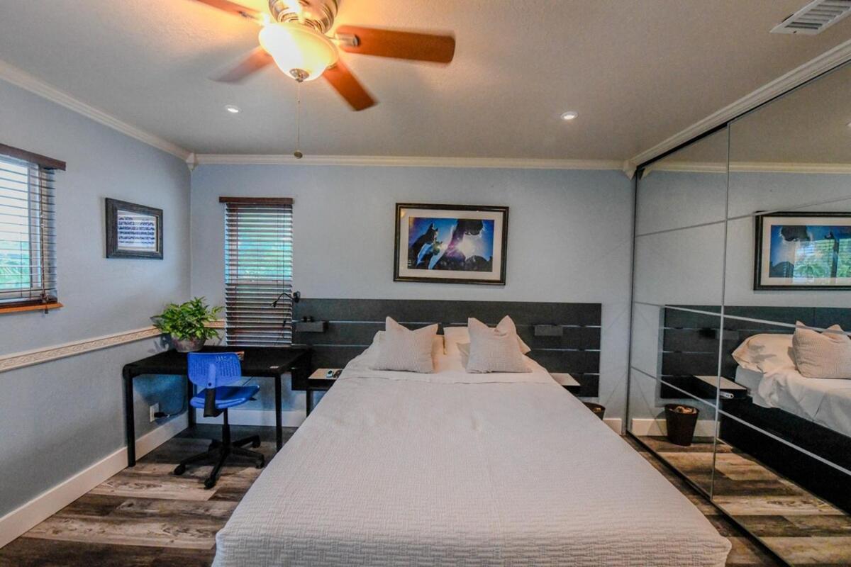 Artistic Retreat, King With Private Balcony! * Delray Beach