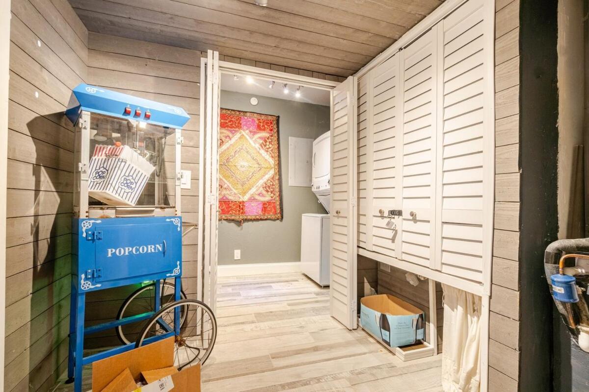 Artistic Retreat, King With Private Balcony! *