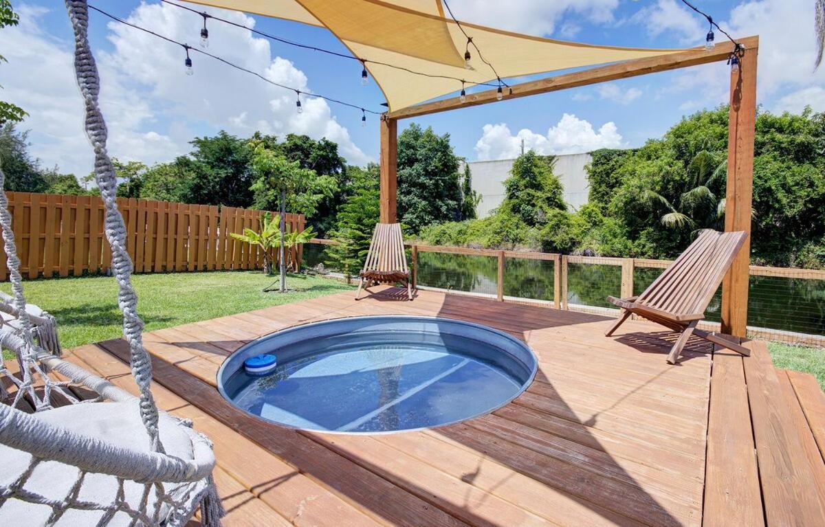 Blissful Retreat Yard, Plunge Pool, Canal Access Holiday home Delray Beach