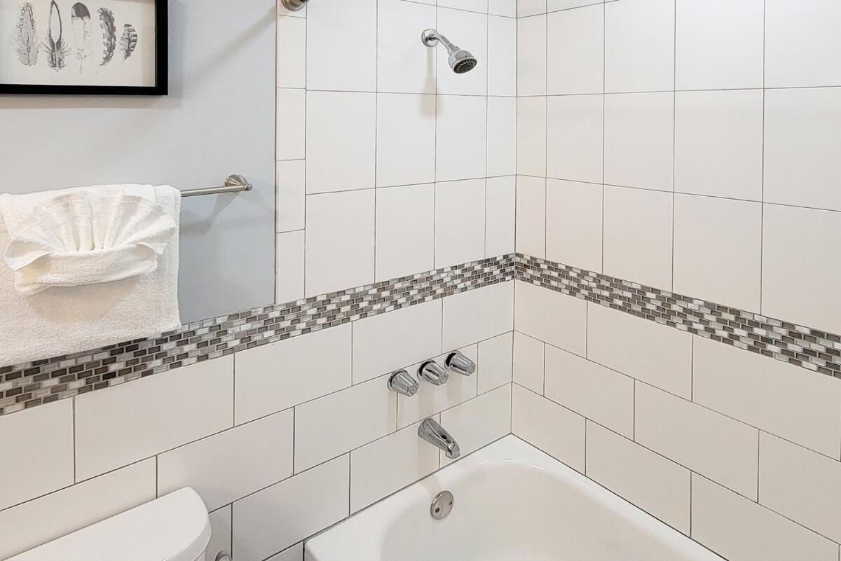 Blissful Retreat Yard, Plunge Pool, Canal Access Delray Beach