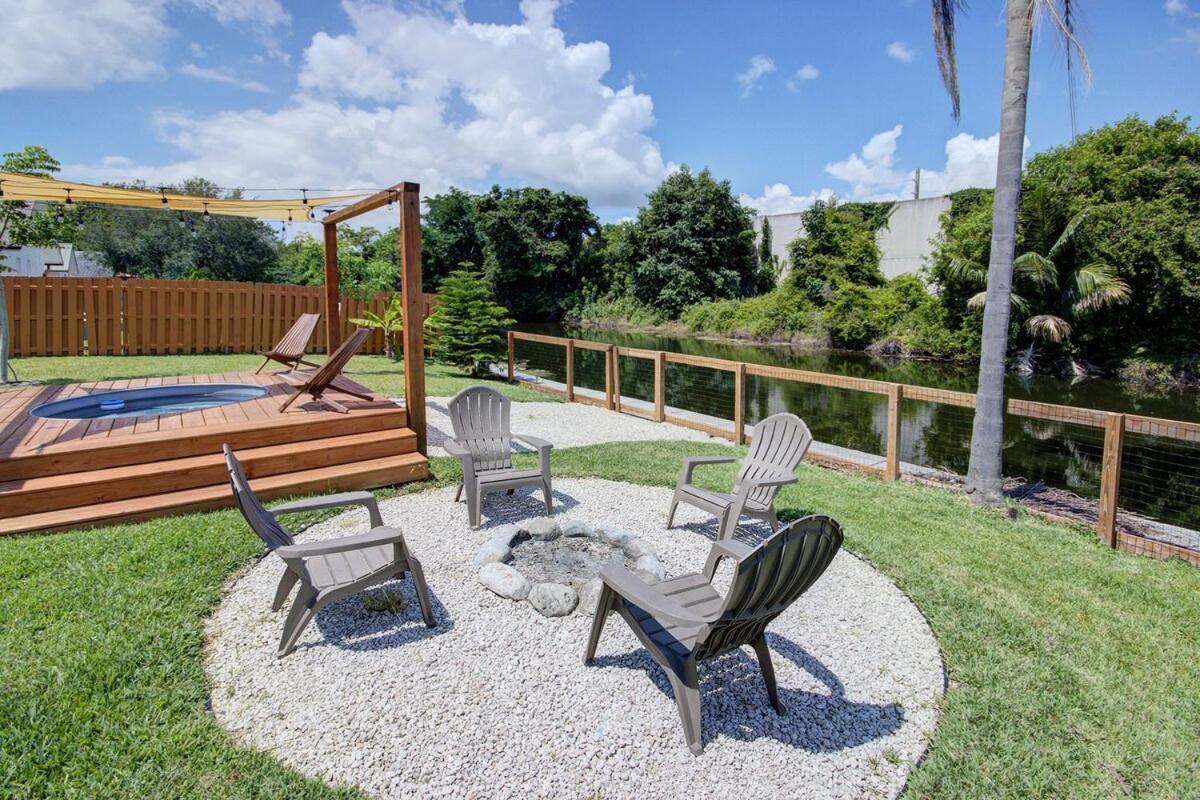 Blissful Retreat Yard, Plunge Pool, Canal Access * Delray Beach