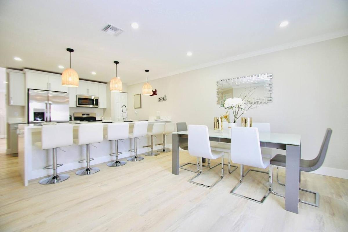 Mins To Atlantic Ave, Bars, Restaurants & Beach! *