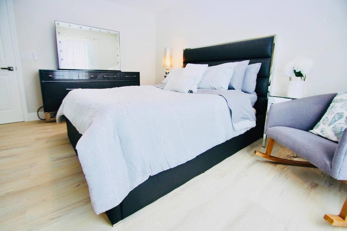 Mins To Atlantic Ave, Bars, Restaurants & Beach!