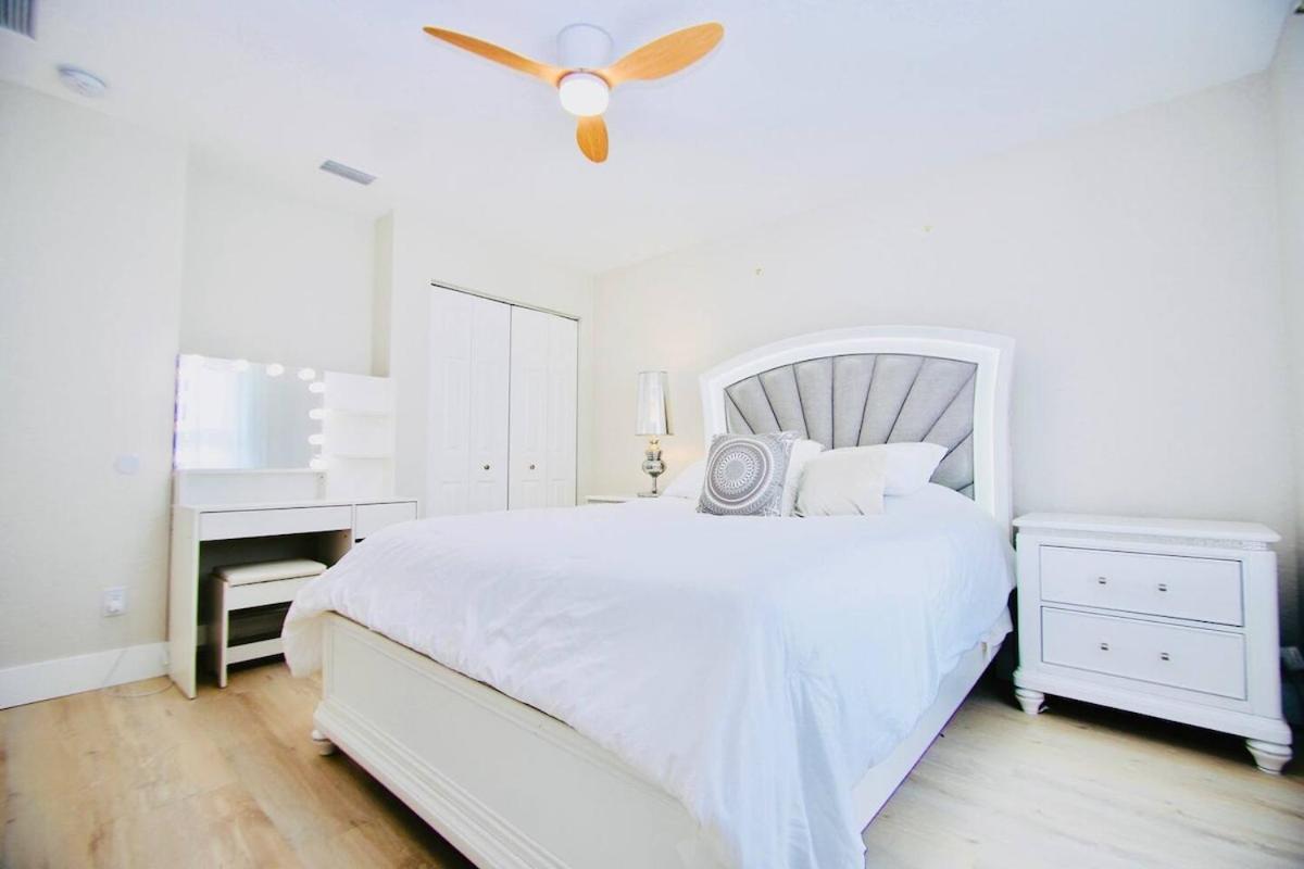 Mins To Atlantic Ave, Bars, Restaurants & Beach! * Delray Beach