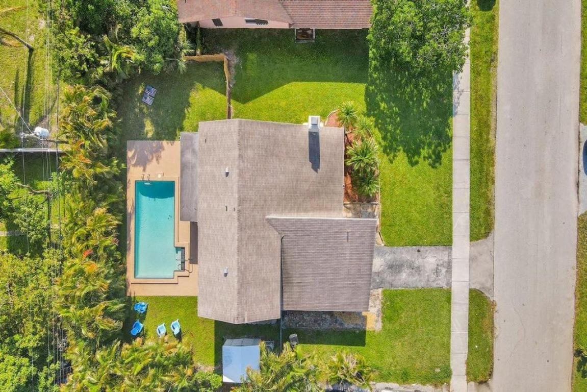 Luxurious 3-bedroom House W Priv Pool Game *