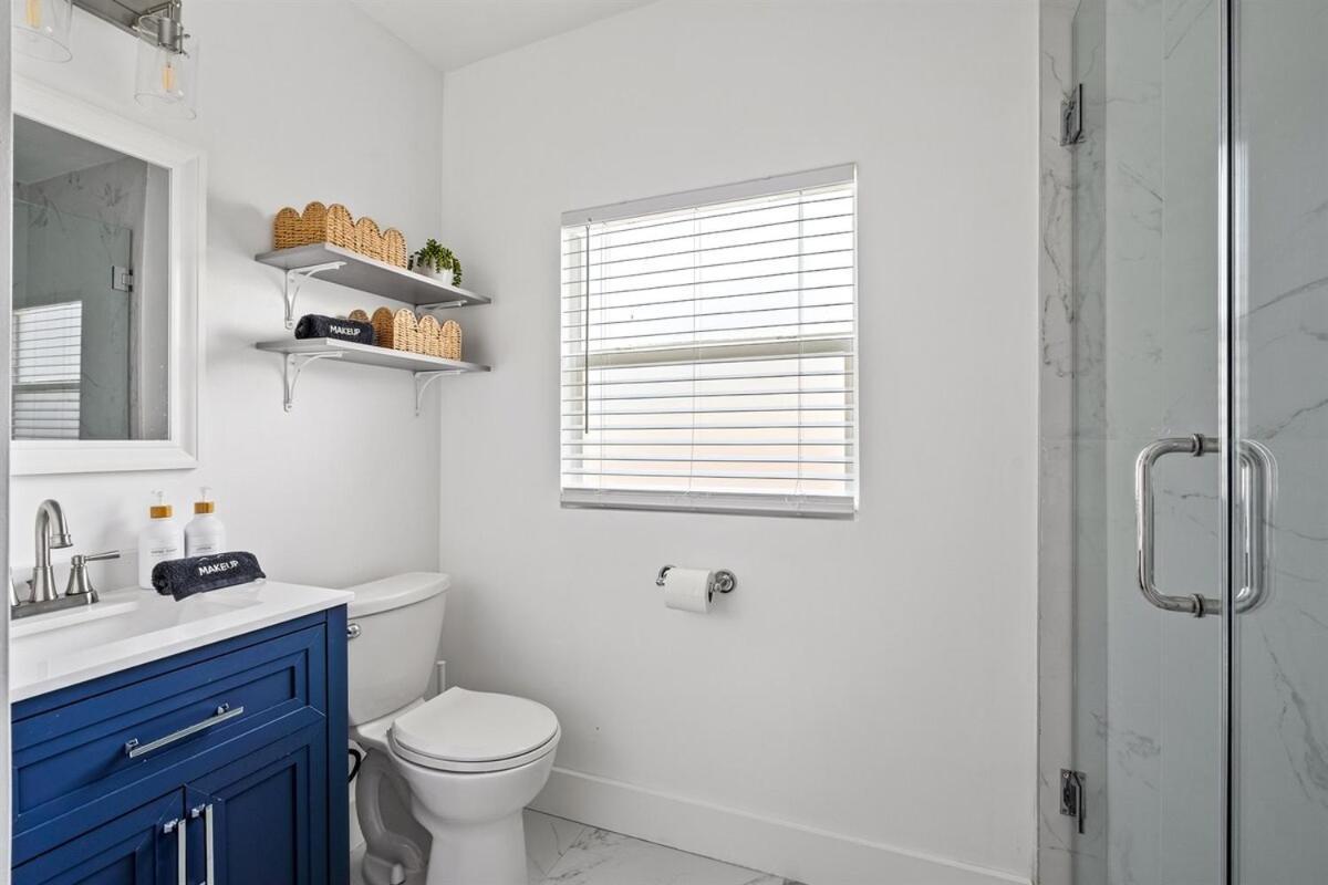 Holiday home Walk To Atlantic Hot Tub Recently Renovated