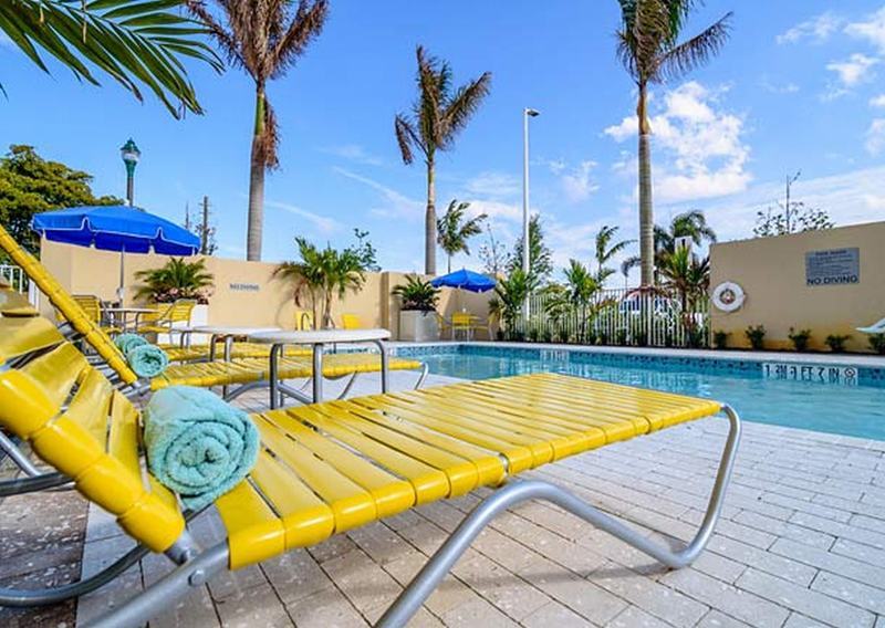 Hotel Fairfield & By Marriott Delray I-95 3*
